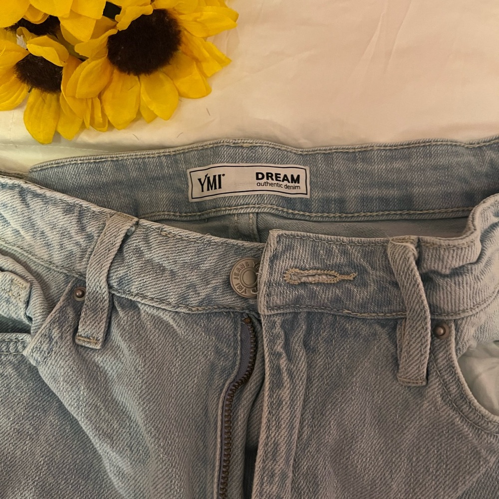 Light Wash Ripped Jeans - Picture 4 of 6